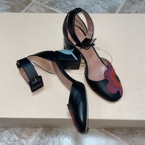 Super cute Red Valentino heels!